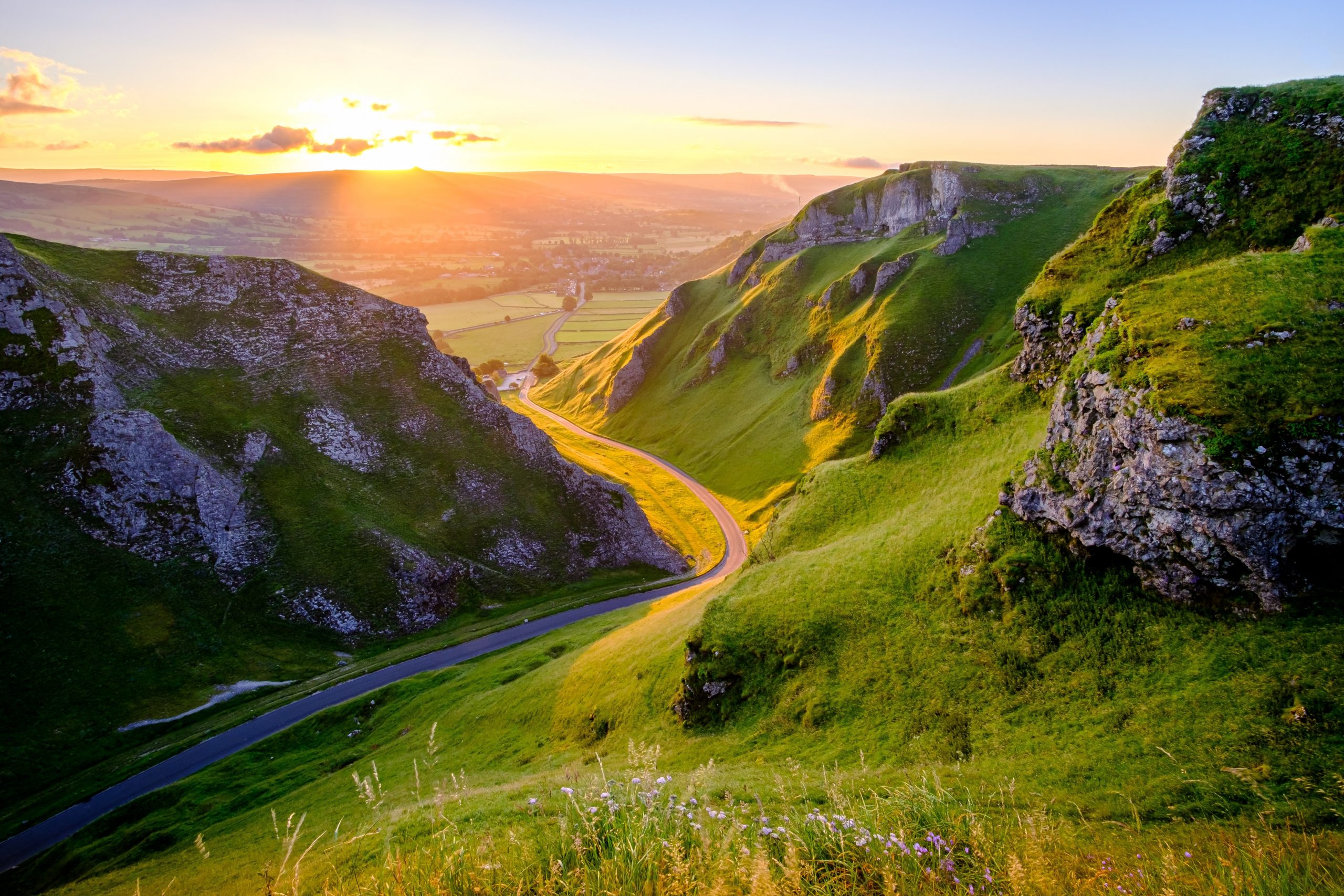 Winnats Pass, UK (Tim Hill via Pixabay)